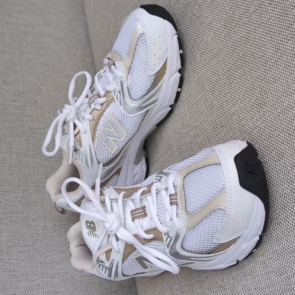 NWB - New Balance 530 Athletic Shoe Unisex